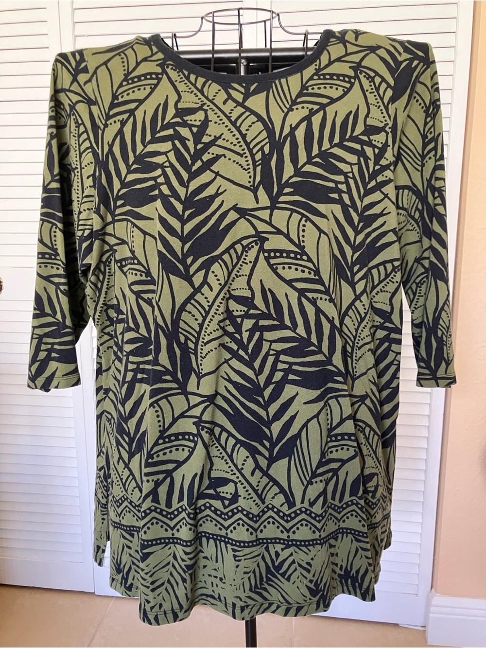 Susan Graver Weekend Floral Foliage Green Black Long Tunic Top Sz XL Knit